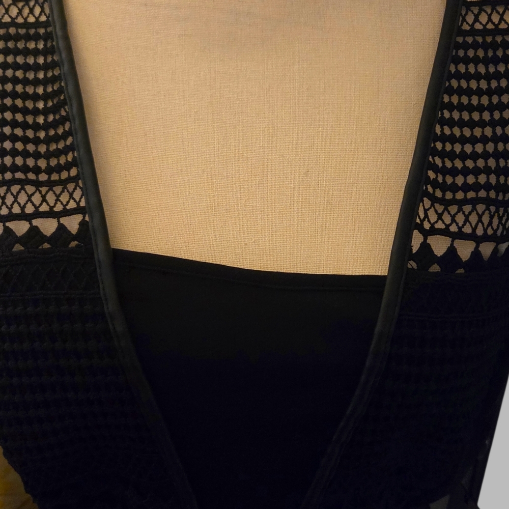 JAX Sleeveless SheathDress - Picture 3 of 9